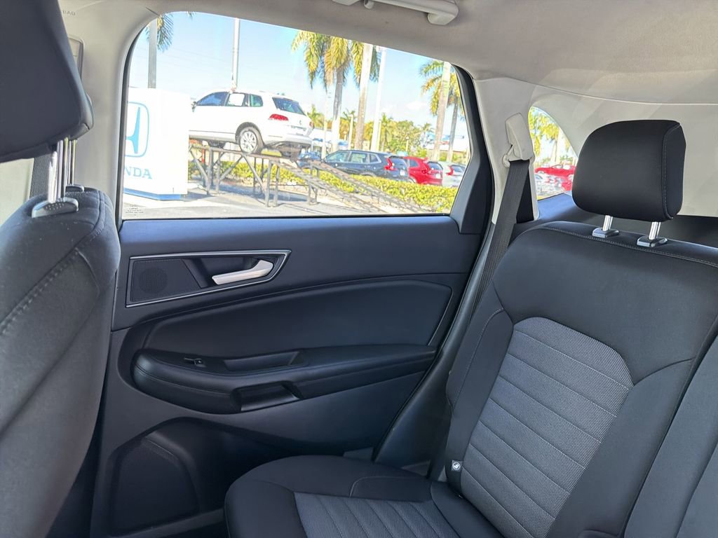 Used 2021 Ford Edge SE image 13