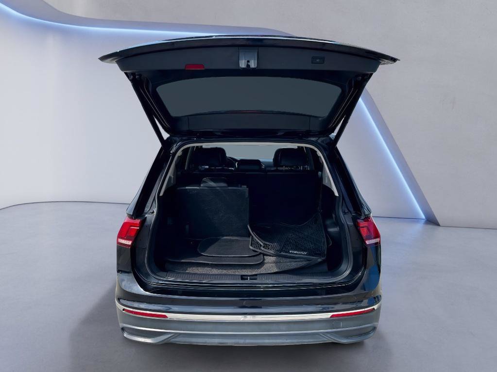 Used 2024 Volkswagen Tiguan SE w/ Panoramic Sunroof Package FWD image 8