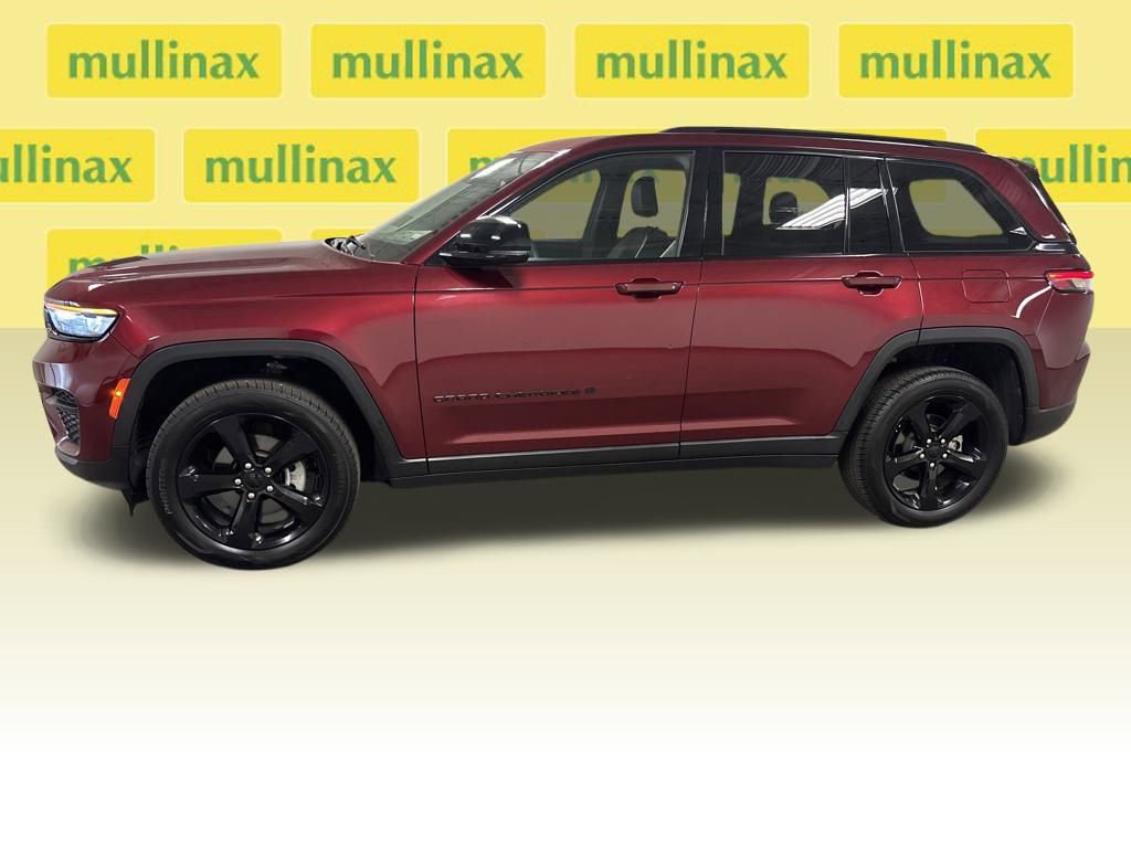 Used 2023 Jeep Grand Cherokee Altitude image 8