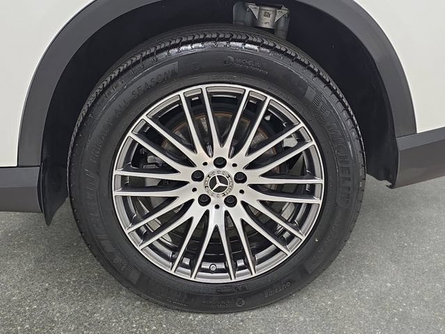 Used 2025 Mercedes-Benz GLC 300 4MATIC image 33