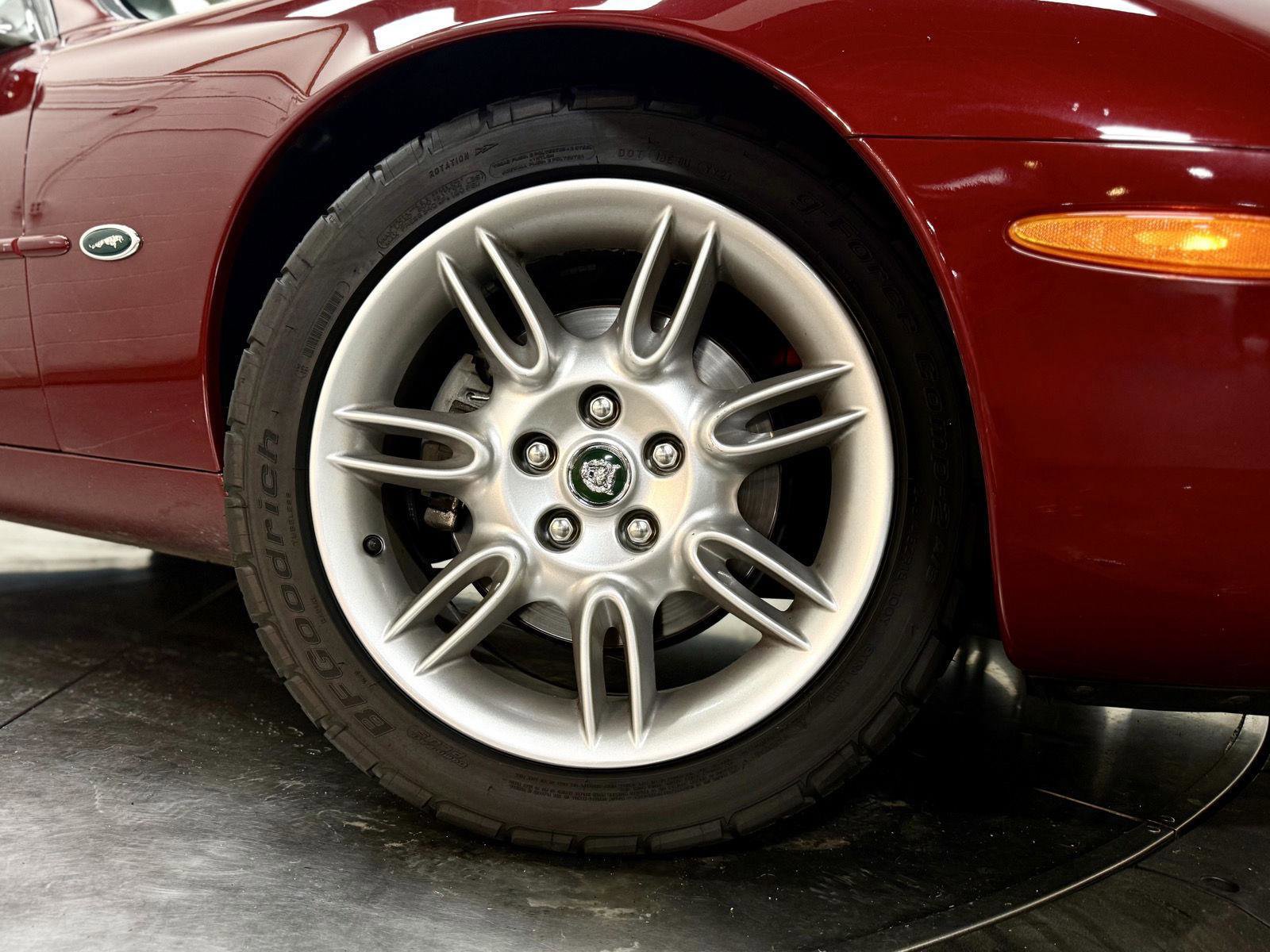 Used 2001 Jaguar XK8 Convertible RWD image 10