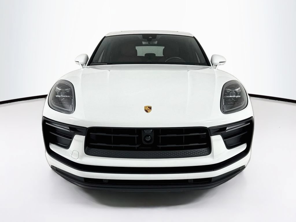 Certified 2025 Porsche Macan AWD/4WD image 6