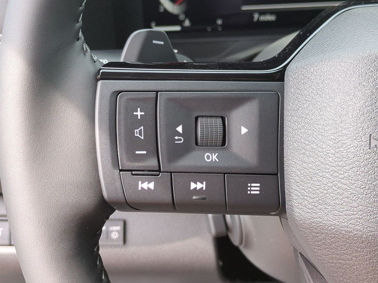 New 2026 Nissan Pathfinder Platinum w/ Accent Package FWD image 19