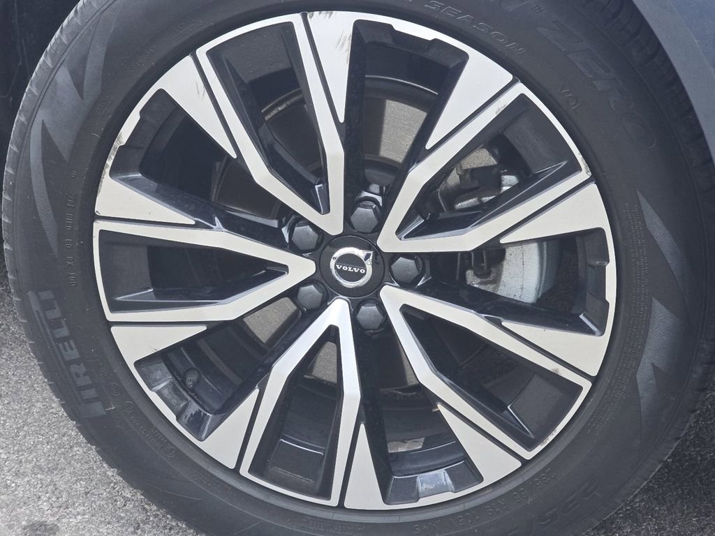 Used 2023 Volvo XC60 B5 Core w/ Climate Package image 10