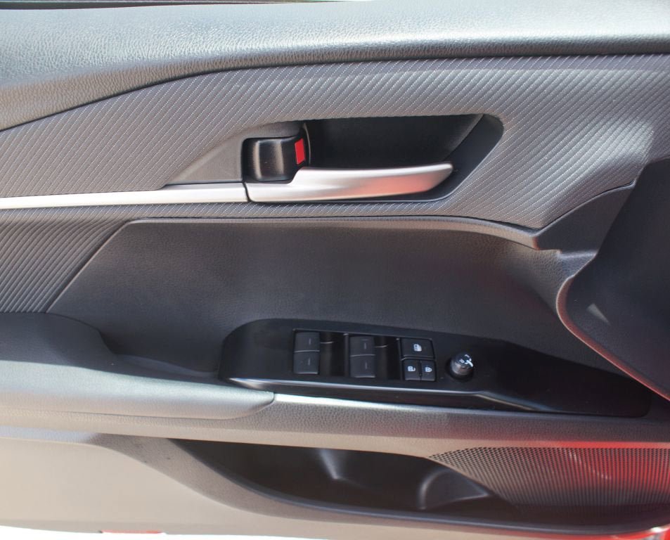 Used 2025 Toyota Camry SE FWD image 28