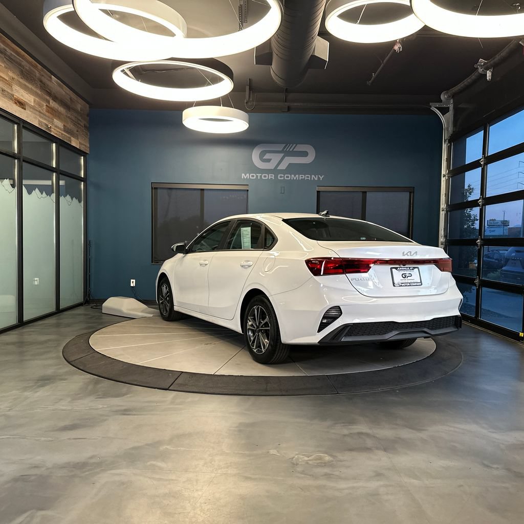 Used 2024 Kia Forte LXS w/ LXS Technology Package FWD image 5