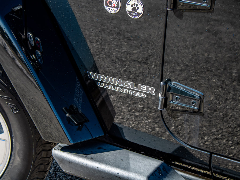 Used 2012 Jeep Wrangler Unlimited Sahara w/ Connectivity Group image 7