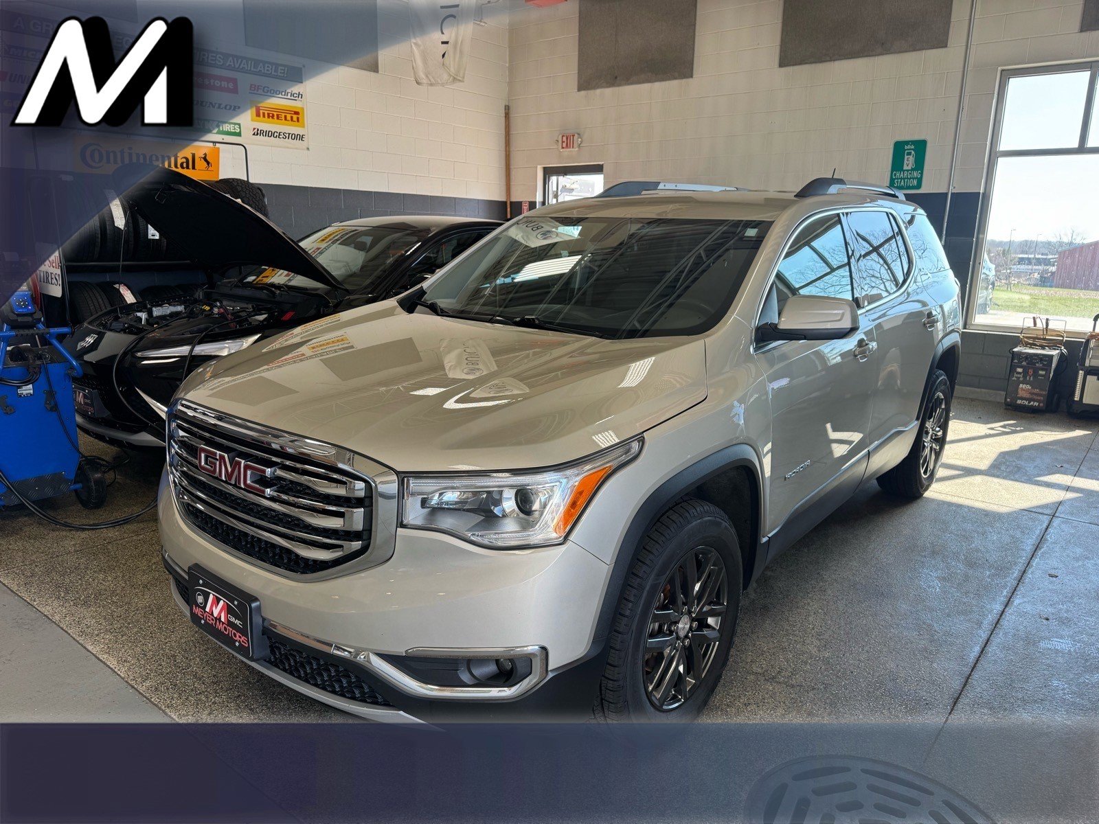 Used 2017 GMC Acadia SLT image 1