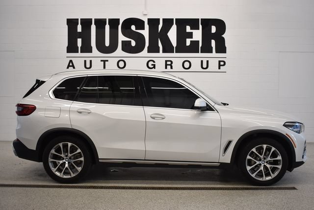 Used 2019 BMW X5 xDrive40i w/ Convenience Package AWD/4WD image 2