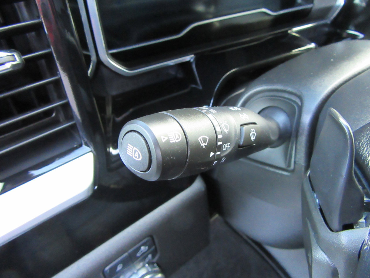 Used 2022 GMC Sierra 1500 Elevation image 32