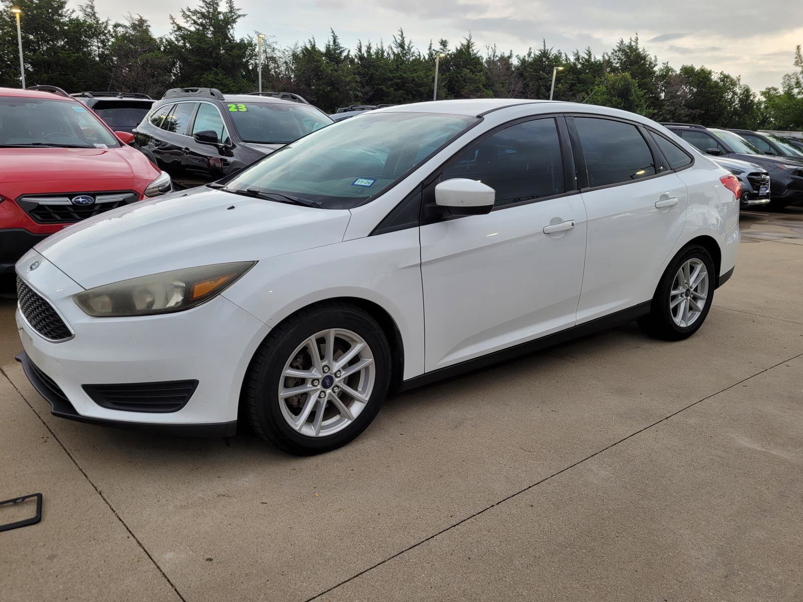Used 2018 Ford Focus SE FWD image 1