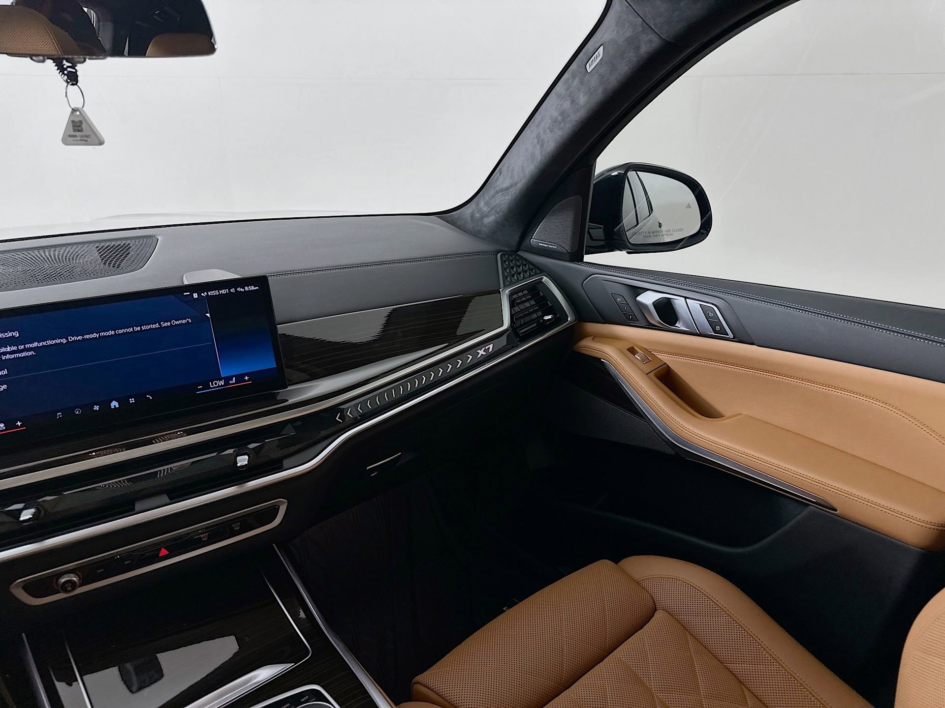 Used 2024 BMW X7 xDrive40i w/ M Sport Package image 25