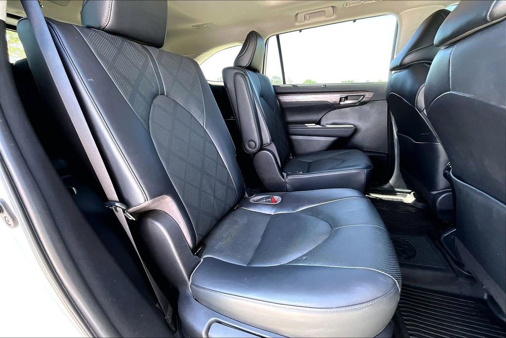 Used 2023 Toyota Highlander Platinum AWD/4WD image 25