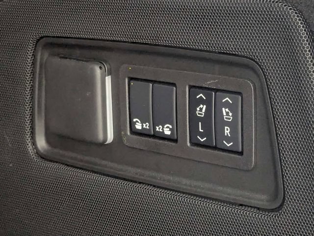 Used 2025 Cadillac Escalade Sport w/ LPO, ONYX Package RWD image 31