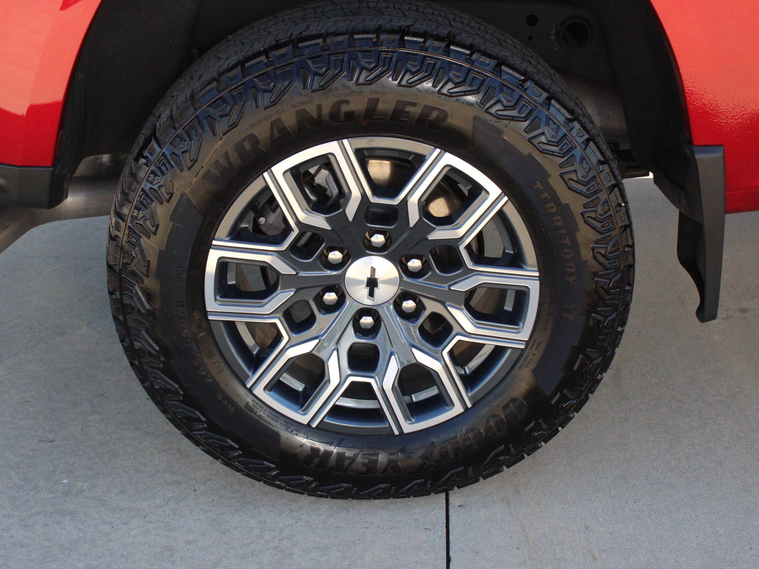 Used 2024 Chevrolet Colorado Z71 w/ Advanced Trailering Package AWD/4WD image 13