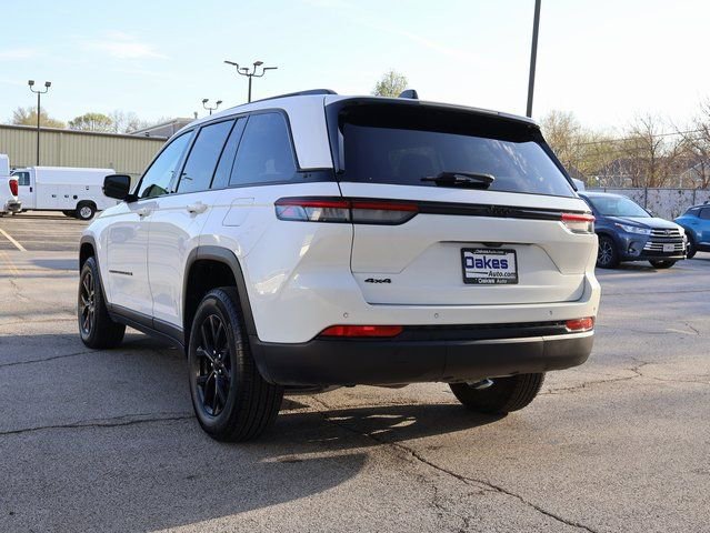 Used 2024 Jeep Grand Cherokee Altitude image 6
