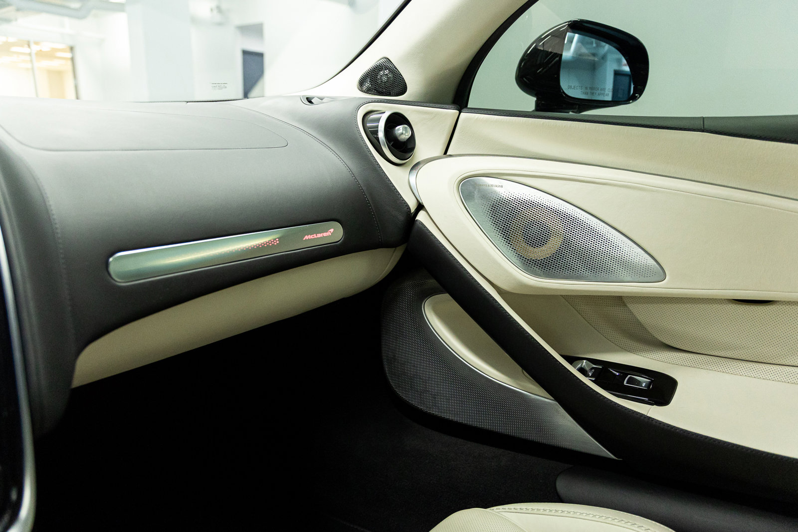 Used 2020 McLaren GT image 32