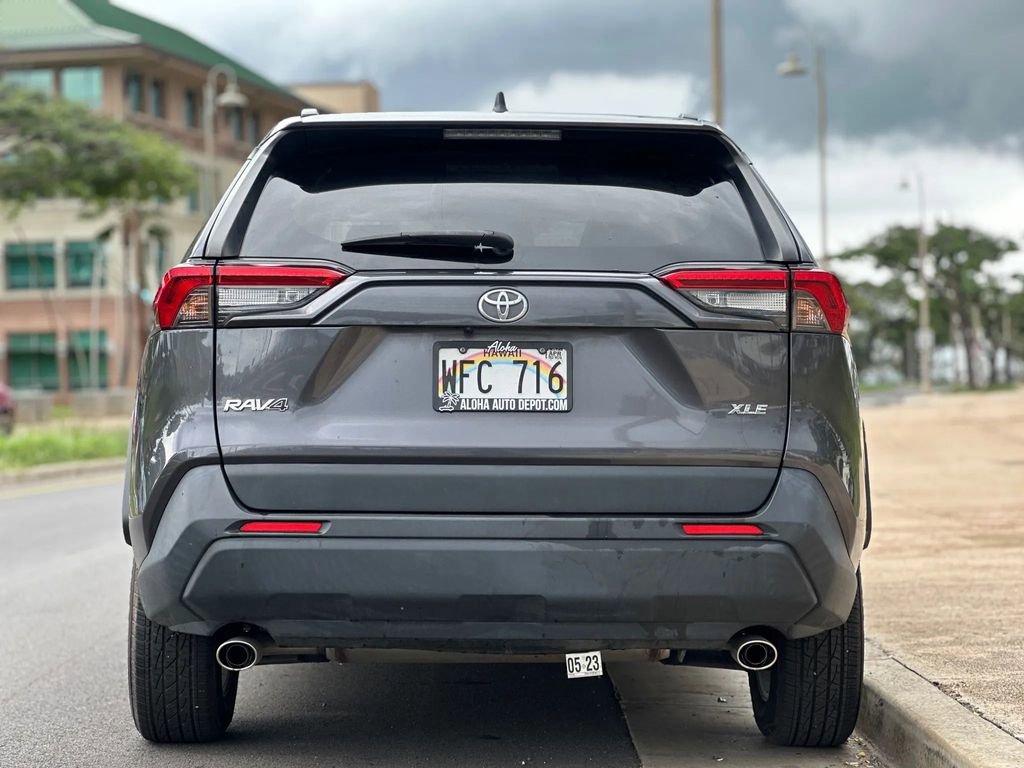 Used 2021 Toyota RAV4 XLE image 4