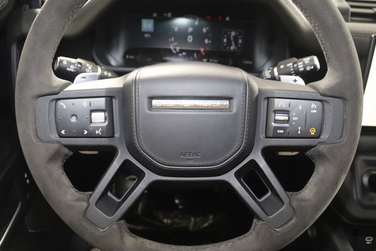 Used 2023 Land Rover Defender 110 V8 AWD/4WD image 36