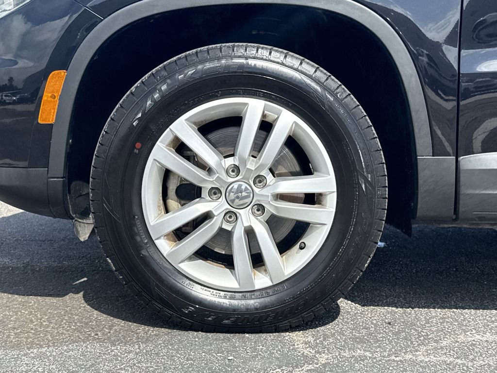 Used 2017 Volkswagen Tiguan S image 8