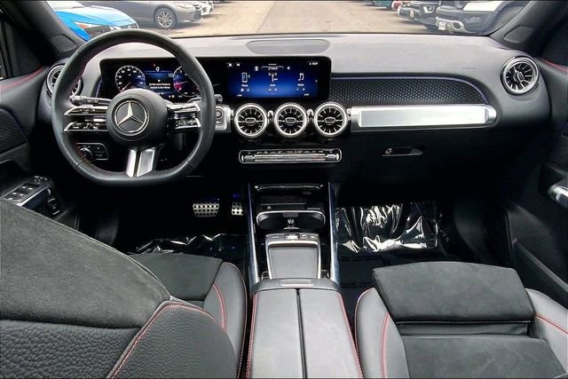 Used 2026 Mercedes-Benz GLB 250 4MATIC image 12