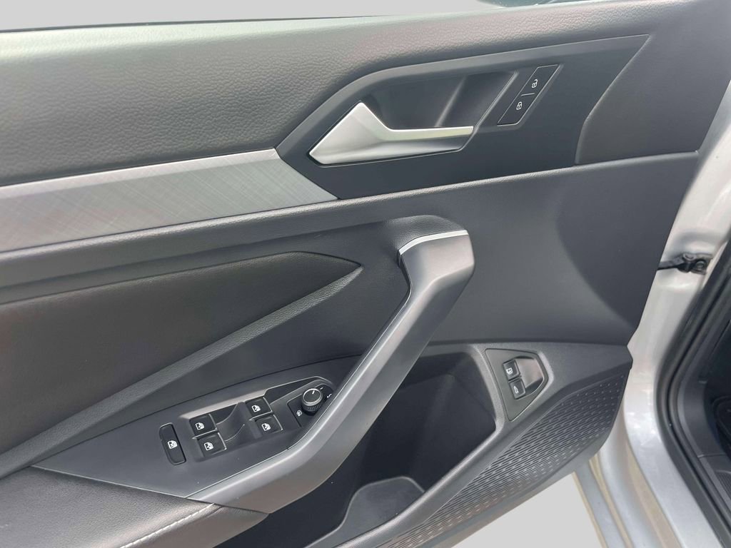 Used 2023 Volkswagen Jetta SE image 17