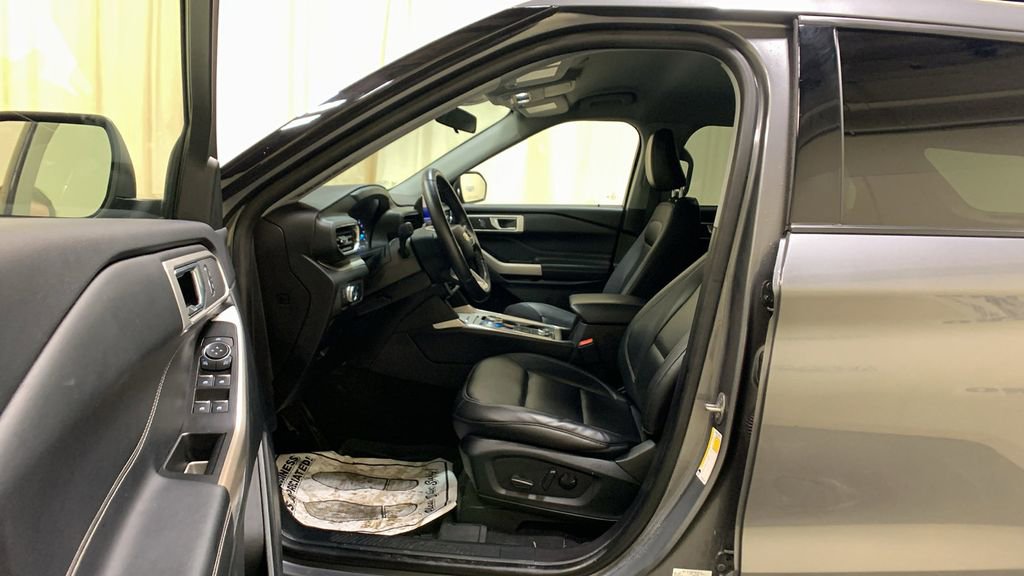 Certified 2022 Ford Explorer XLT w/ Equipment Group 202A image 31