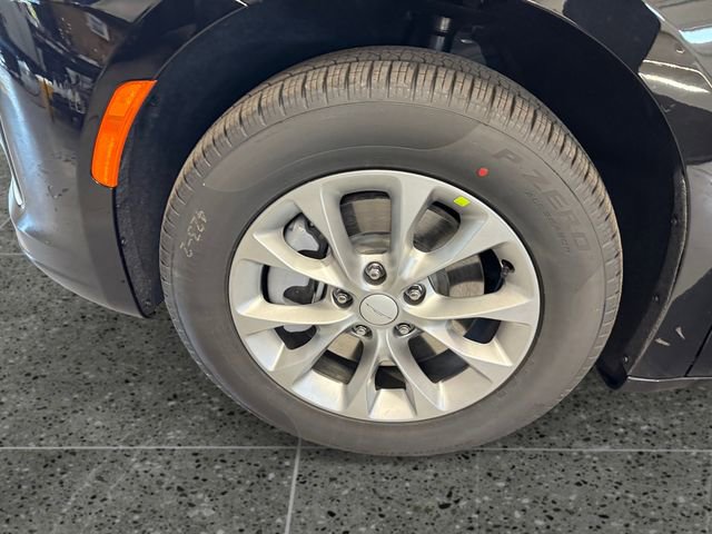 New 2027 Chrysler Pacifica Select AWD/4WD image 24