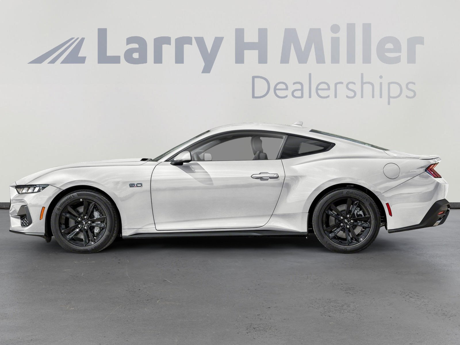 Used 2024 Ford Mustang GT RWD image 3