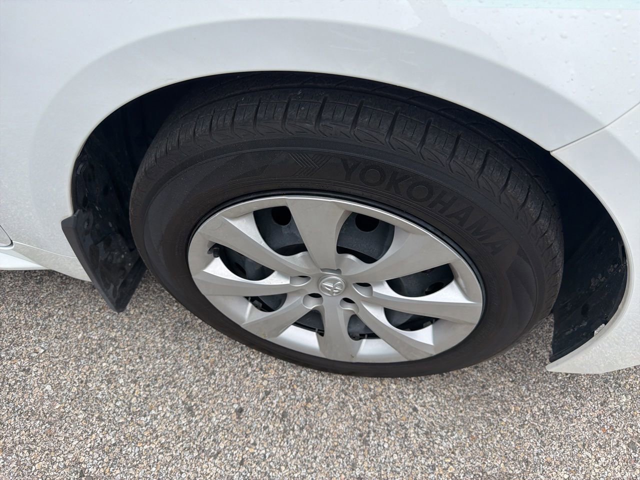 Used 2025 Toyota Corolla LE image 4