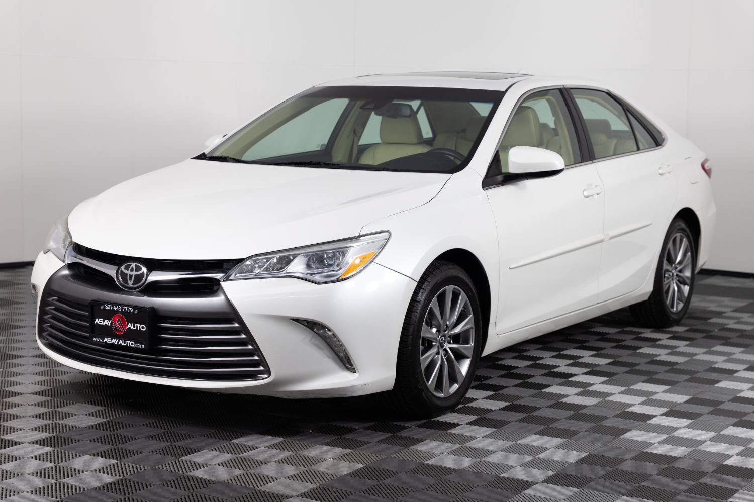 Used 2017 Toyota Camry XLE w/ Advanced Technology Package FWD image 2