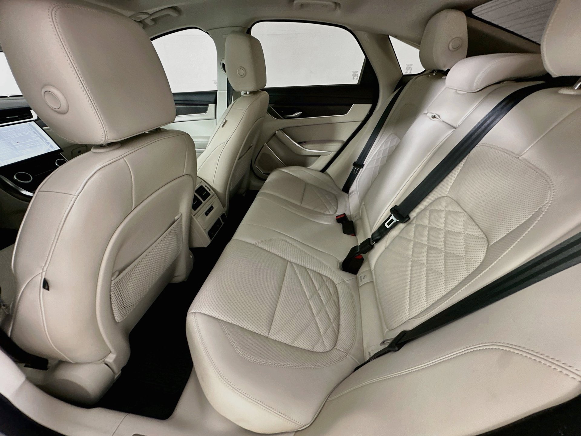 Used 2021 Jaguar XF SE RWD image 26