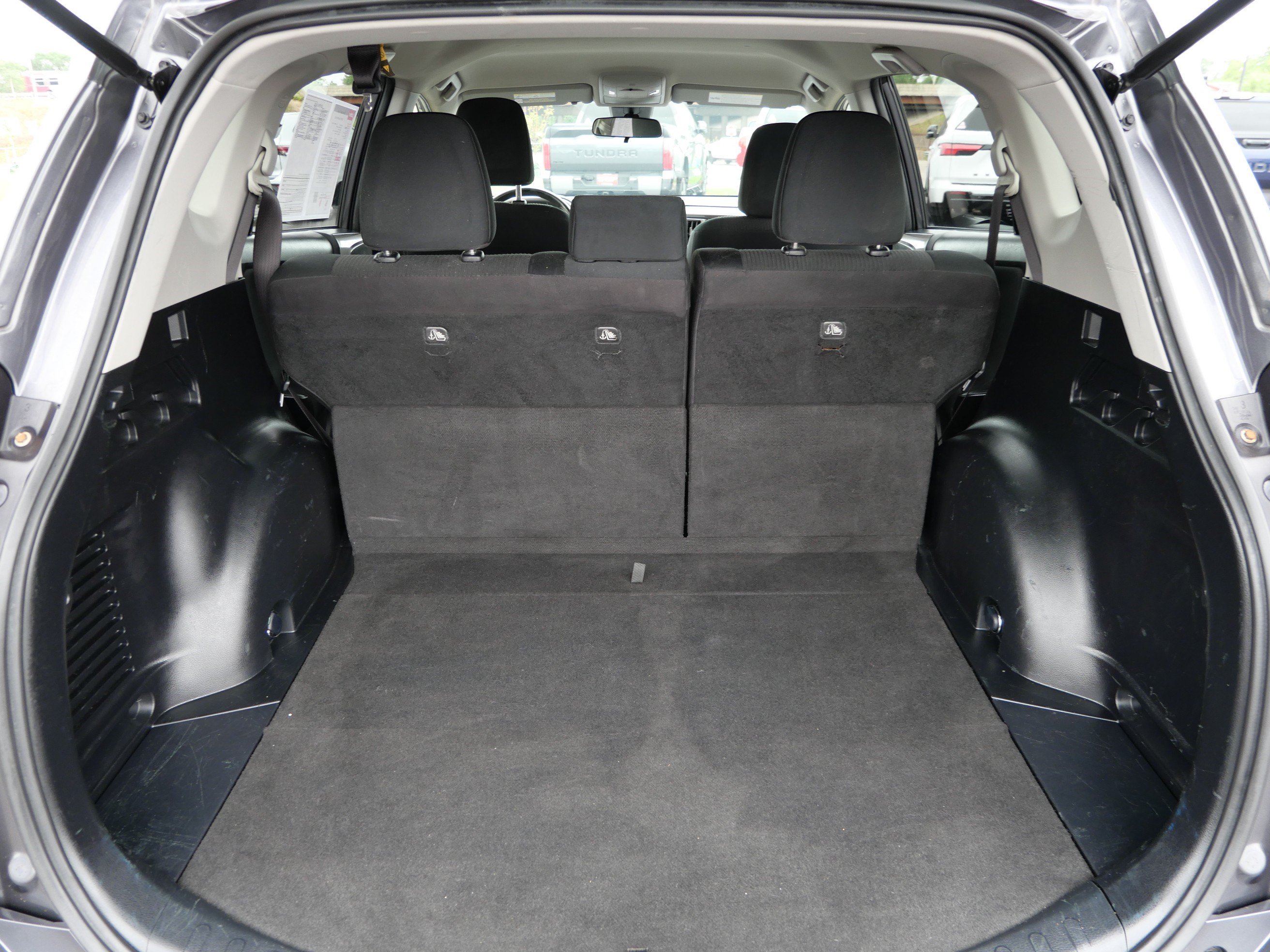 Used 2018 Toyota RAV4 LE w/ Carpet Mat Package AWD/4WD image 18