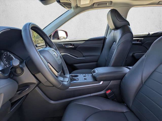 Certified 2025 Toyota Highlander XLE image 16