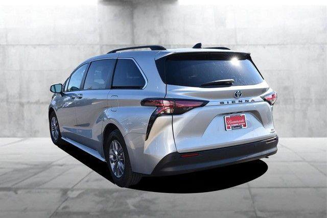 Used 2021 Toyota Sienna XLE w/ XLE Plus Package image 7