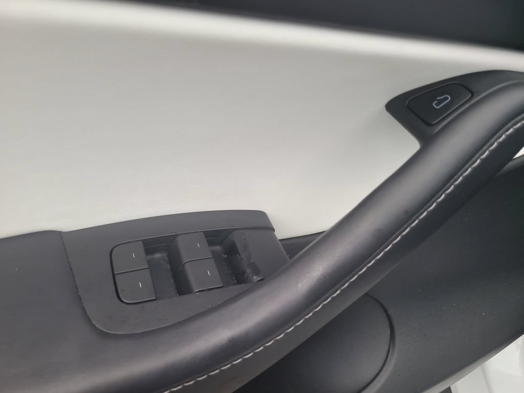 Used 2022 Tesla Model Y Performance AWD/4WD image 18