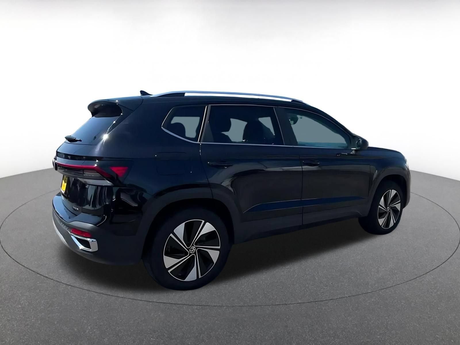 Used 2026 Volkswagen Taos SE AWD/4WD image 11
