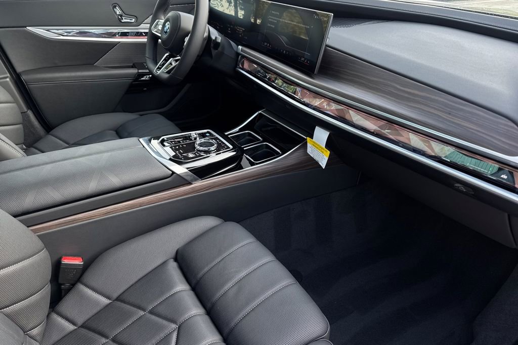New 2026 BMW i7 xDrive60 w/ Executive Package image 16