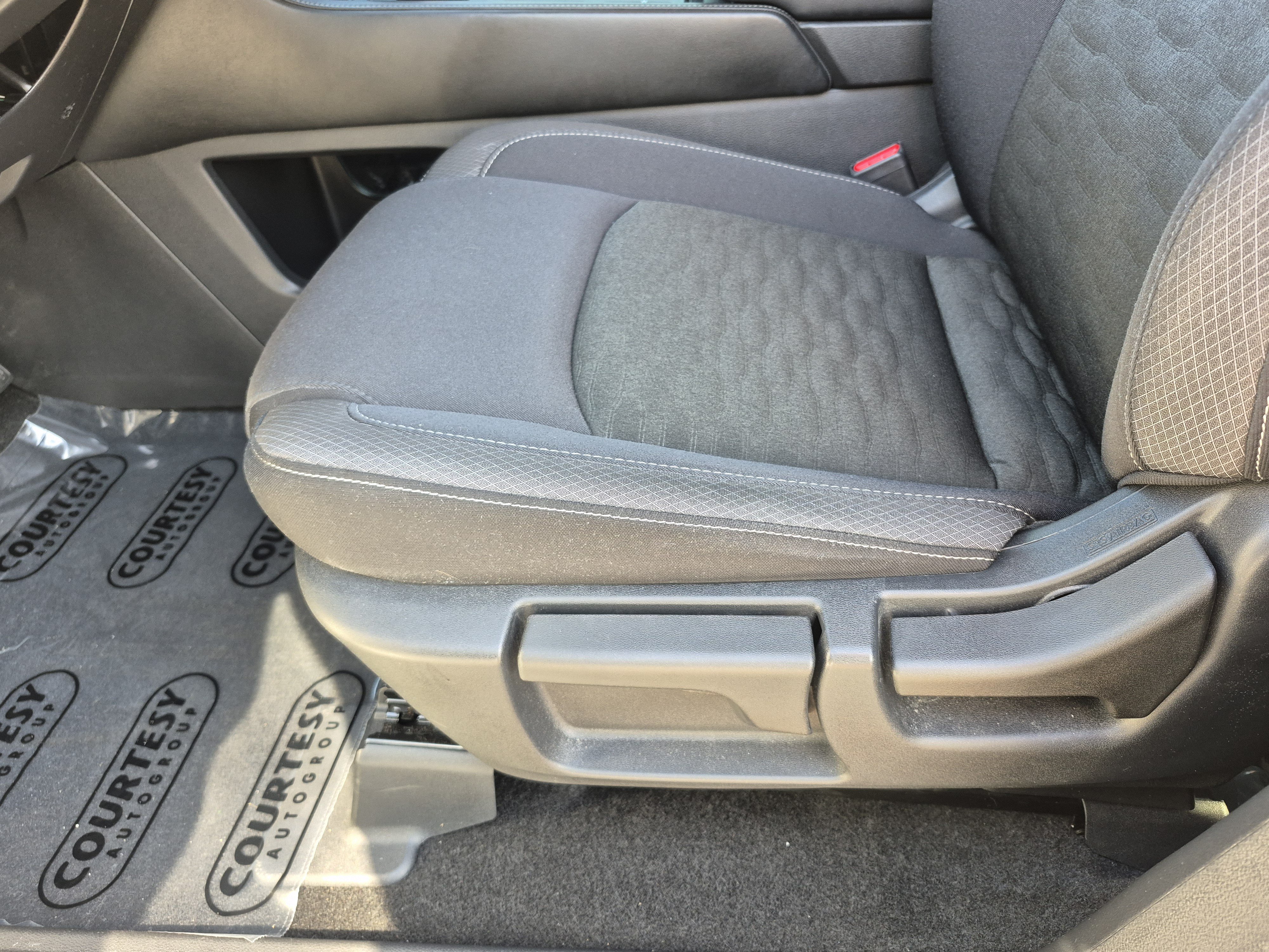 Certified 2025 Nissan Pathfinder S FWD image 24