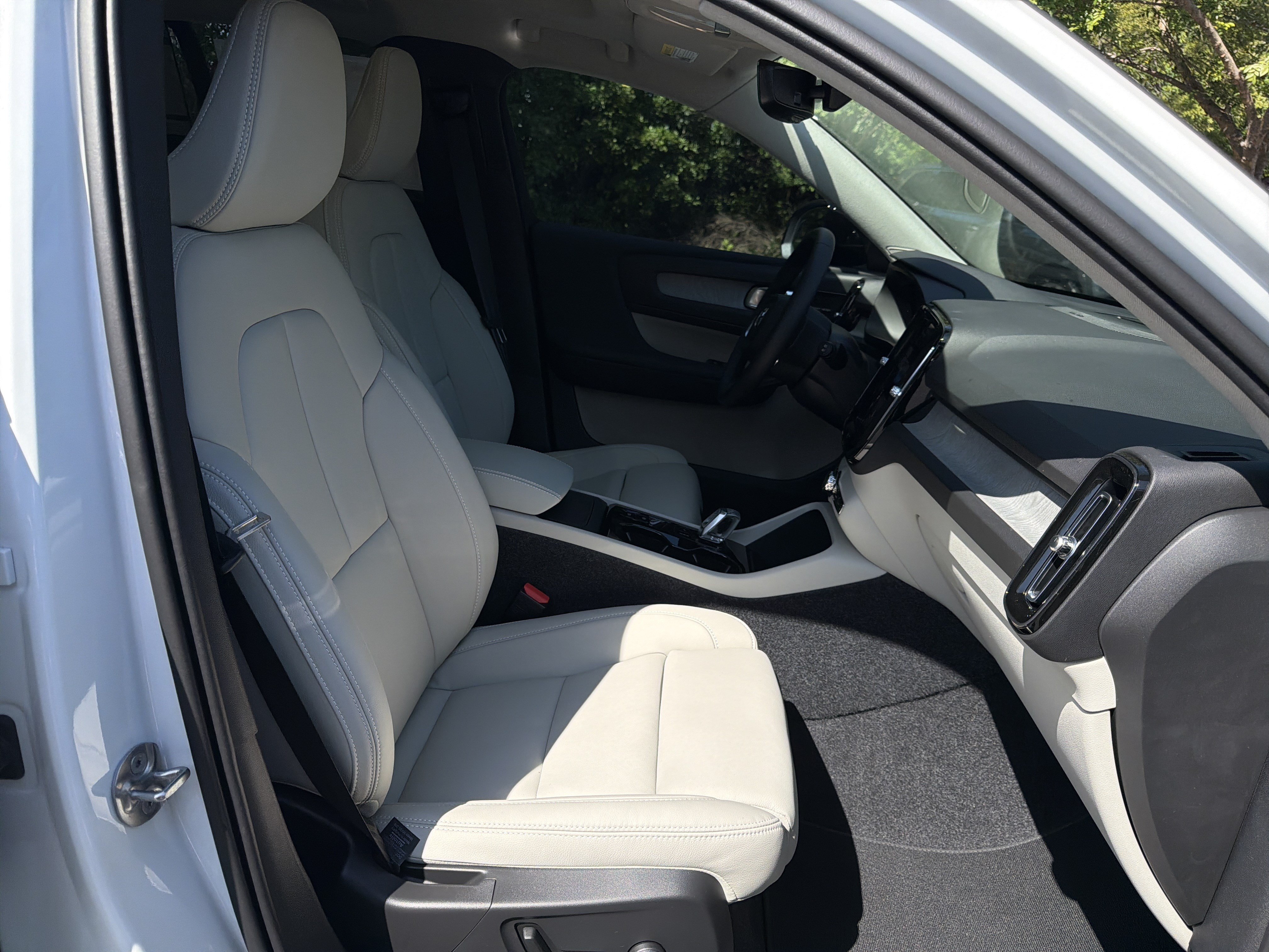 New 2026 Volvo XC40 B5 Ultra w/ Protection Package Premier AWD/4WD image 21
