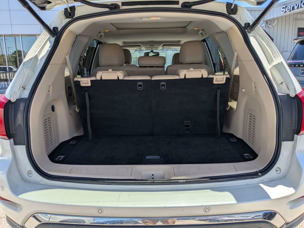 Used 2017 Nissan Pathfinder Platinum FWD image 12