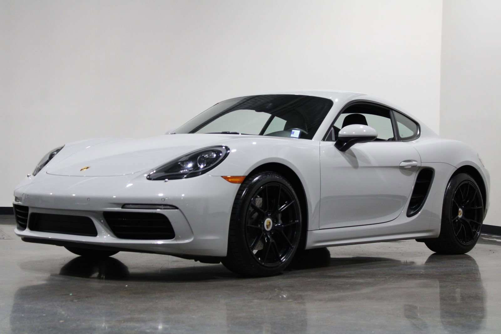 Used 2019 Porsche 718 Cayman image 8