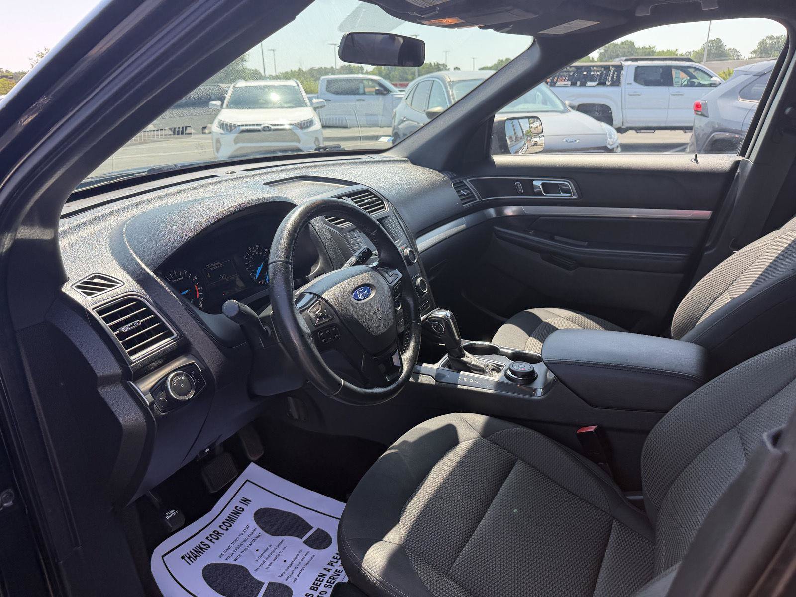 Used 2018 Ford Explorer XLT AWD/4WD image 13