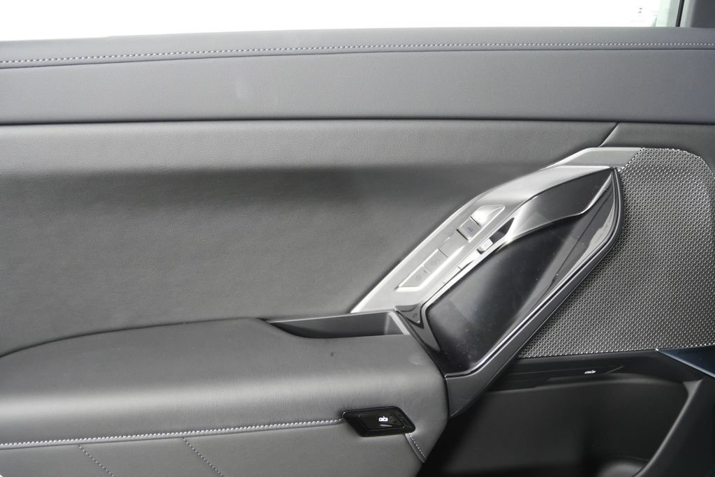 Used 2026 BMW i7 eDrive50 w/ M Sport Package RWD image 13