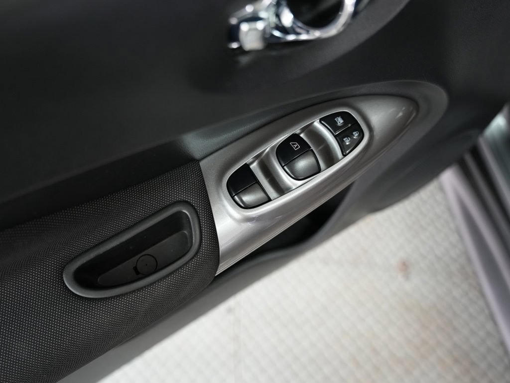 Used 2013 Nissan Juke SV AWD/4WD image 31
