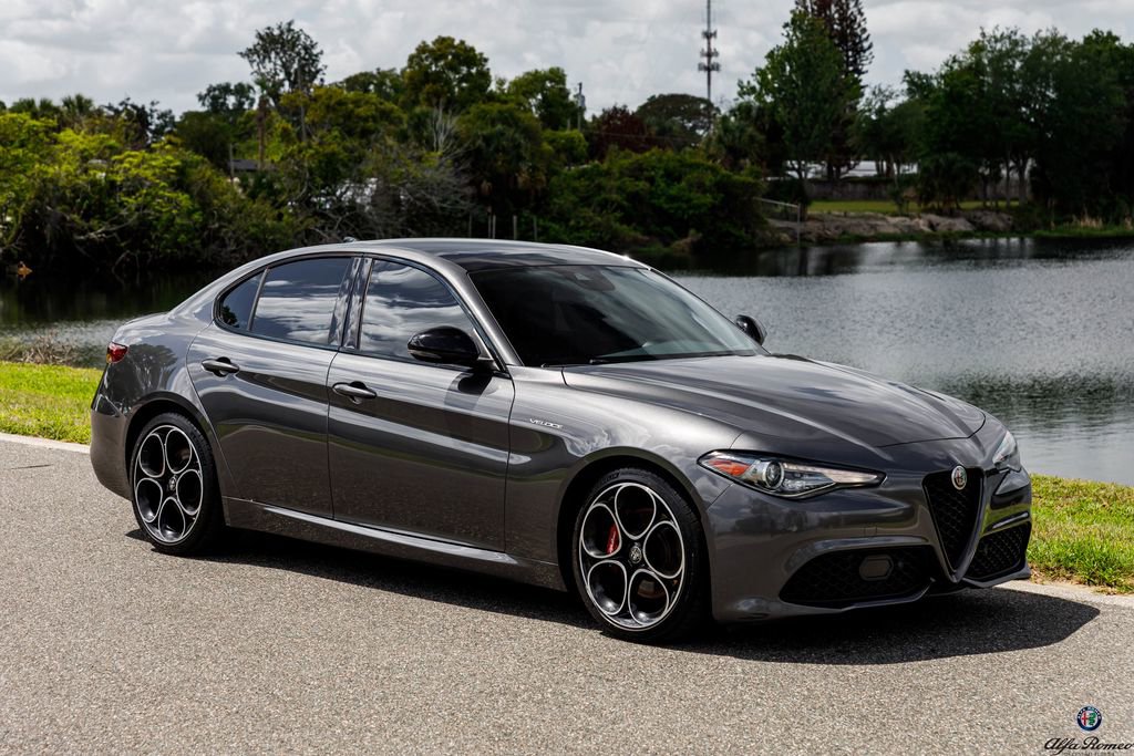 Used 2022 Alfa Romeo Giulia Veloce image 1
