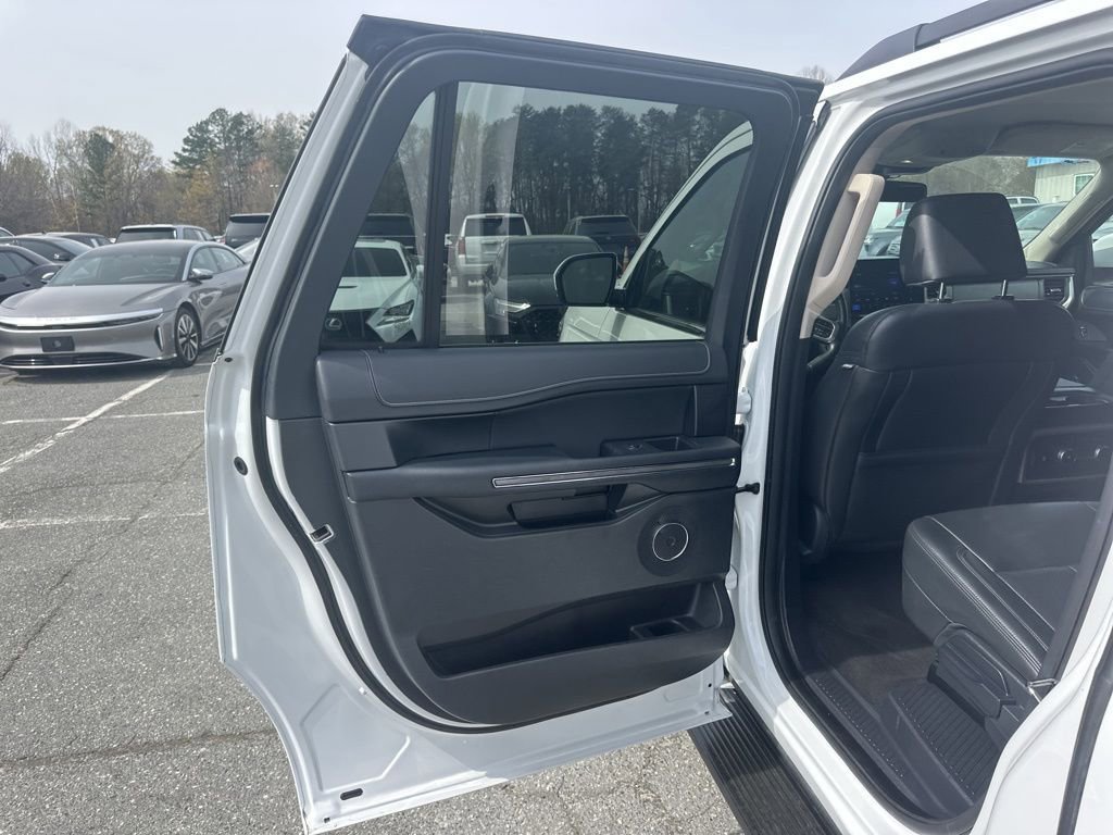 Used 2024 Ford Expedition Max XLT image 29