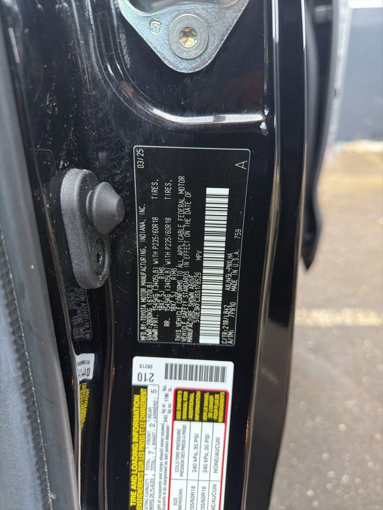 Used 2025 Toyota Sienna Platinum image 9