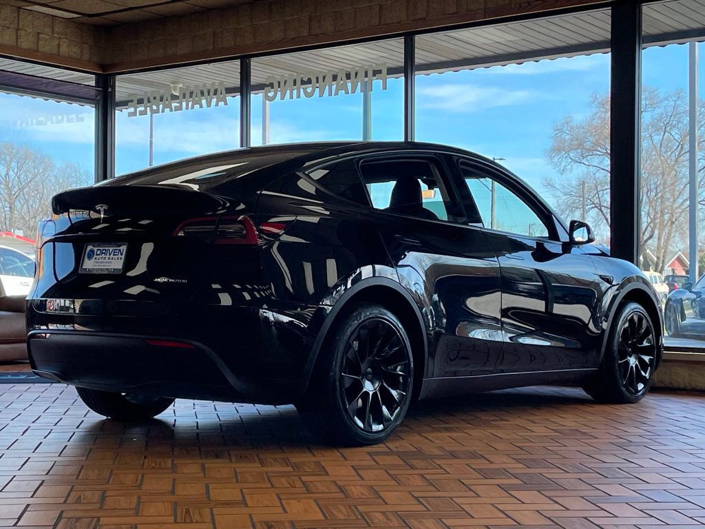 Used 2023 Tesla Model Y Long Range image 10