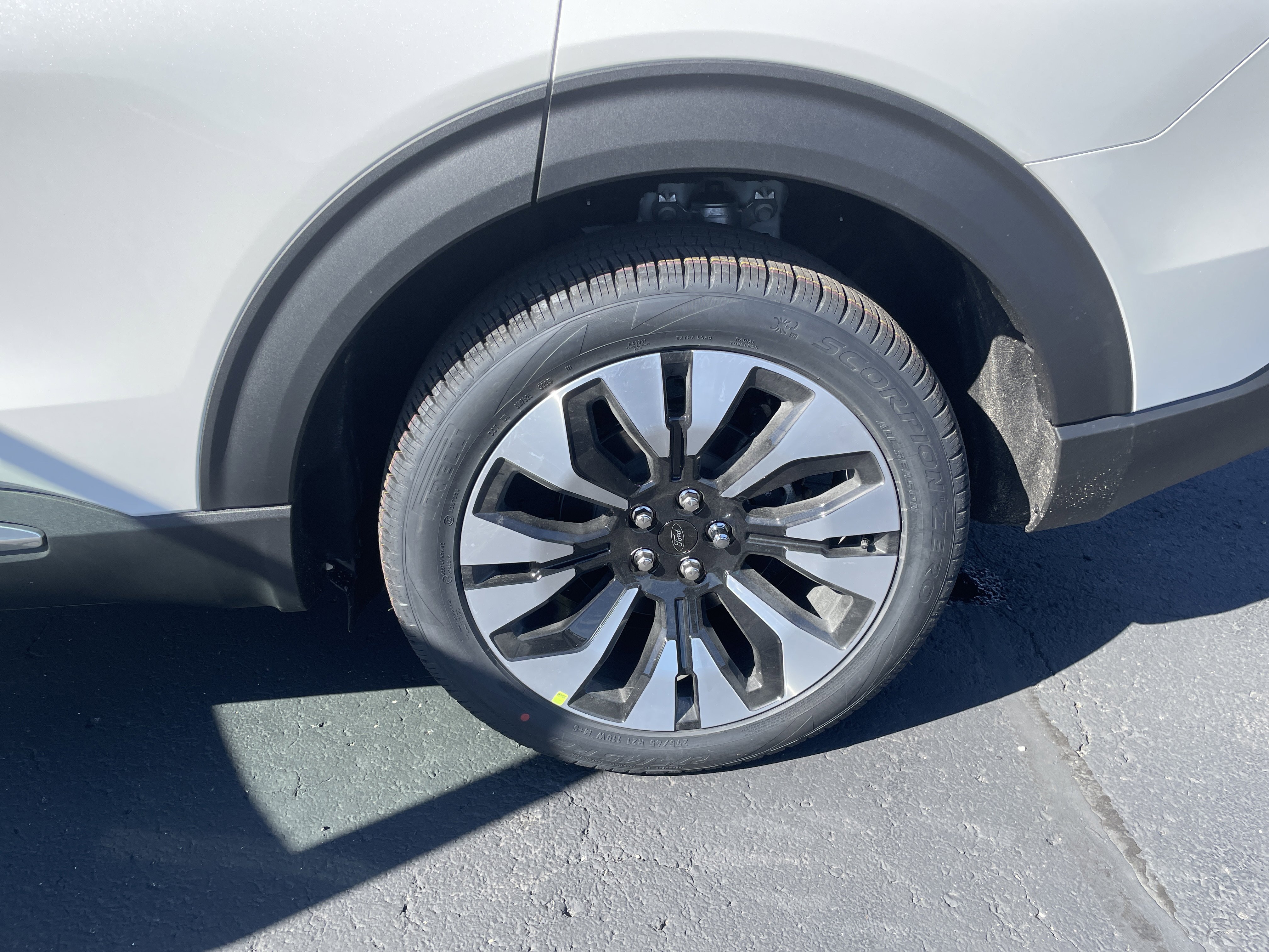 New 2026 Ford Explorer Platinum image 13